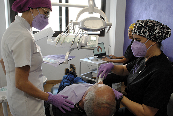 Dentistas en San Pedro de Alcántara | Clínica dental Ana Moreno